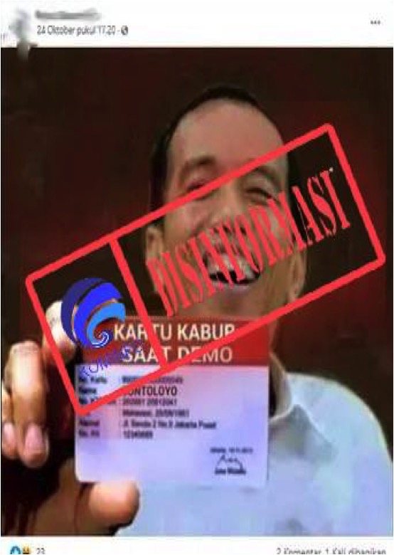 Foto Jokowi Memegang Kartu Kabur Saat Demo