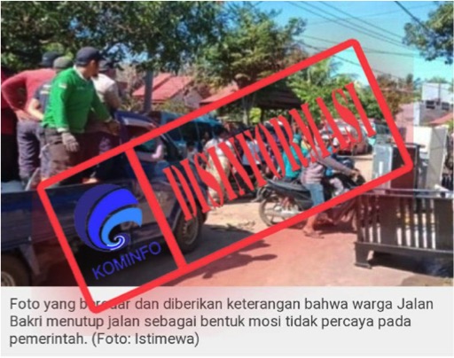 Kecewa Terhadap Pemerintah, Puluhan Warga Jalan Bakri Bantaeng Tutup Jalan Raya