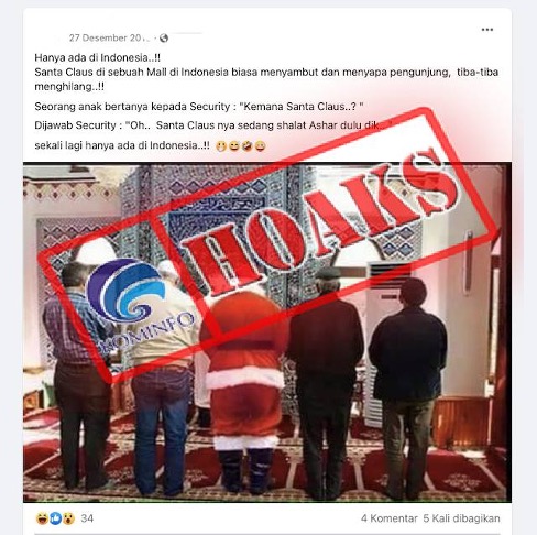 Foto Santa Claus Ikut Salat Berjamaah